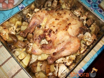 Запеченная курица с овощами