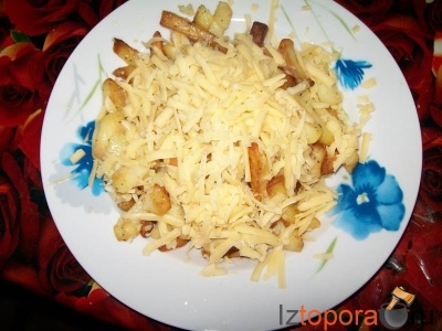 Жареный картофель с сыром
