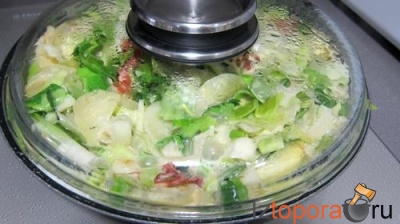 Тюрбо с луком-пореем и сосисками