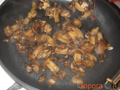 Перец, фаршированный говядиной и грибами