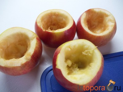 Запеченные яблоки с творогом и персиками