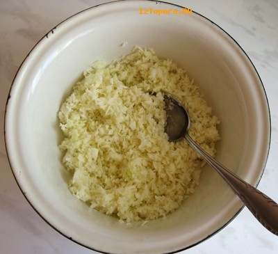 Салат из свежей капусты с горошком - Овощные салаты - Салаты - Рецепты - Кулинарные рецепты - Из Топора.RU Салат из свежей капусты с горошком