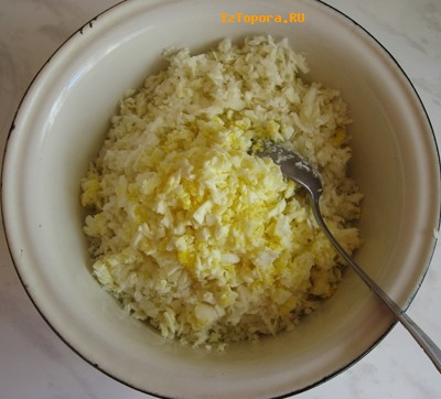 Салат из свежей капусты с горошком - Овощные салаты - Салаты - Рецепты - Кулинарные рецепты - Из Топора.RU Салат из свежей капусты с горошком