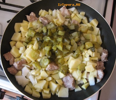 Жареное мясо с картошкой - Блюда из свинины - Горячие блюда - Рецепты - Кулинарные рецепты - Из Топора.RU Жареное мясо с картошкой