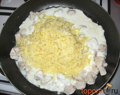 Куриное филе в сырном соусе 