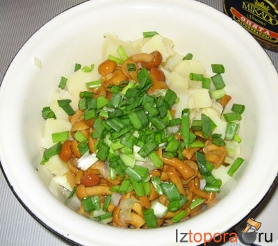 Картошка с маринованными грибами - Овощные закуски - Закуски - Рецепты - Кулинарные рецепты - Из Топора.RU Картошка с маринованными грибами