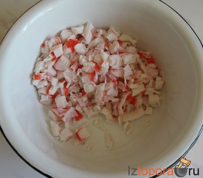 Салат из крабового мяса - Салаты из морепродуктов - Салаты - Рецепты - Кулинарные рецепты - Из Топора.RU Салат из крабового мяса