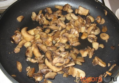 Мясной рулет с грибами 