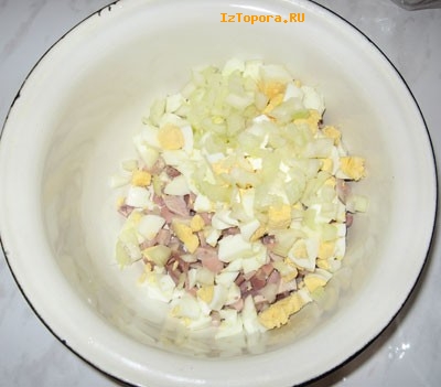 Салат из кальмаров - Салаты из морепродуктов - Салаты - Рецепты - Кулинарные рецепты - Из Топора.RU Салат из кальмаров